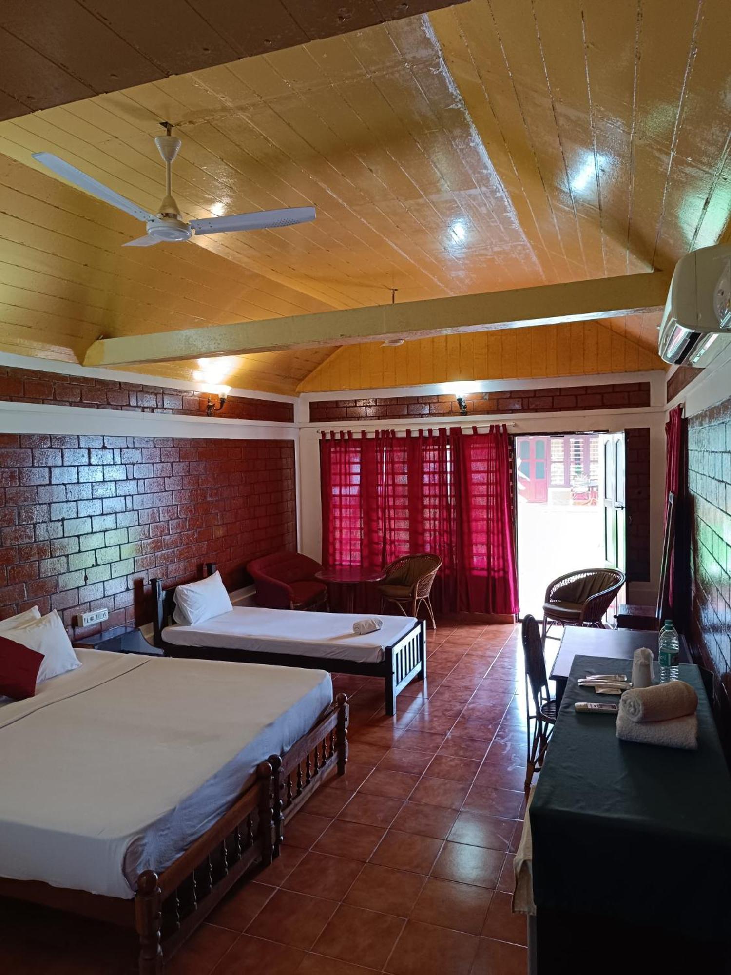 Hill View Beach Resort 瓦尔卡拉 外观 照片